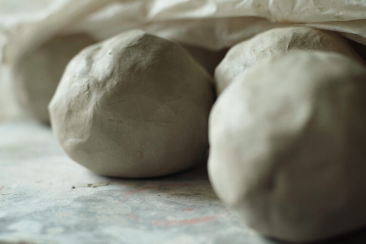 Boules en terre à destination de la poterie