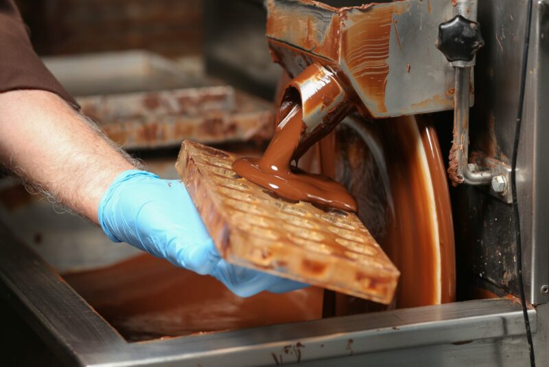 Denk bij Pasen (en nu meer dan ooit) aan onze ambachtelijke chocolademakers